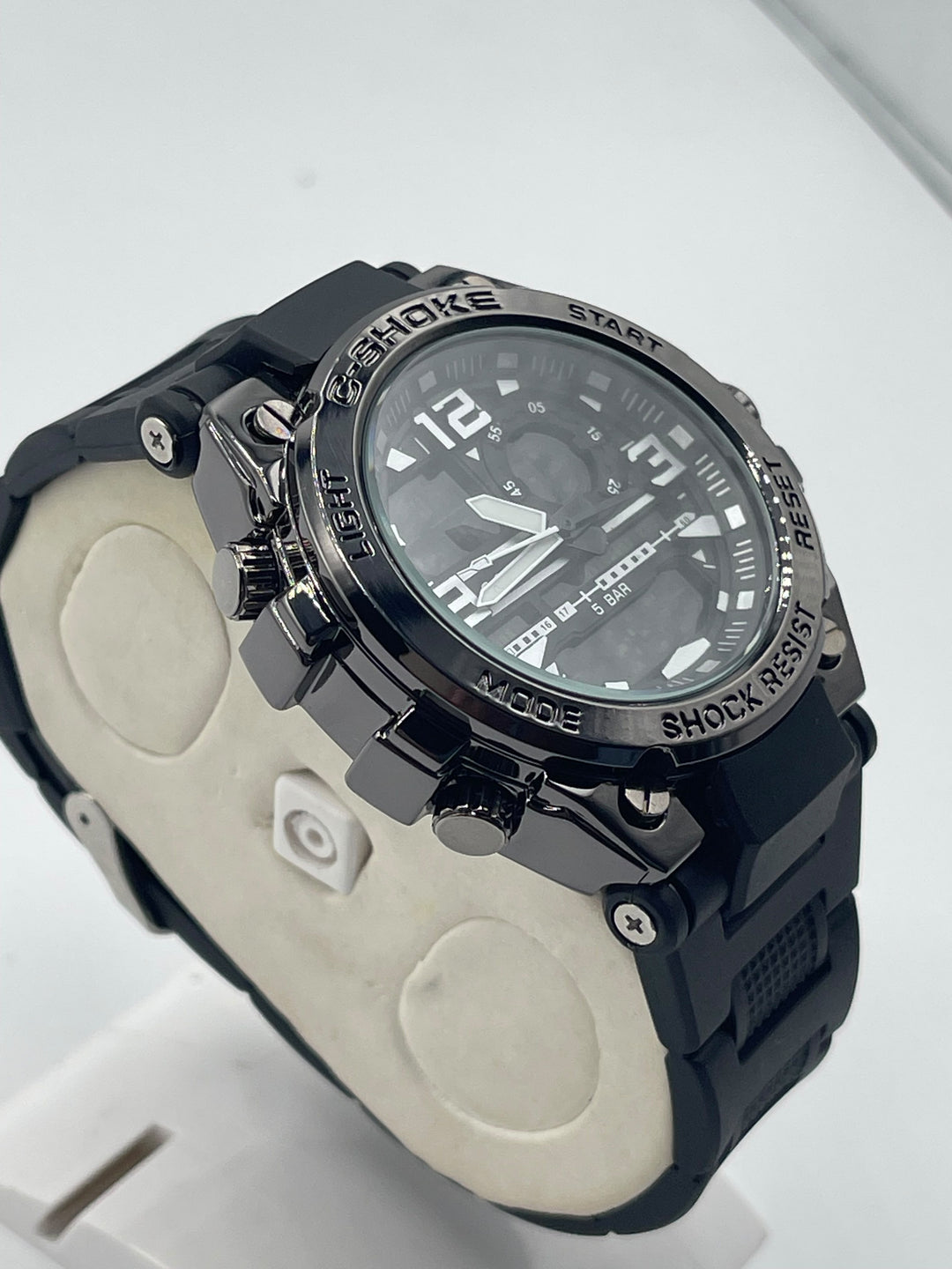 watch  steel dial and steel back water resistant and rubber strap high quality