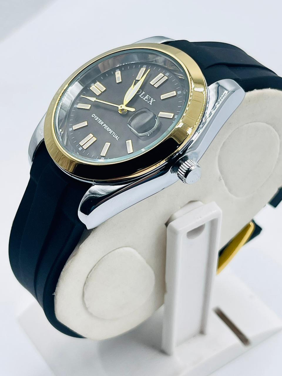 WATCH Men's Water resistant & Steel Back