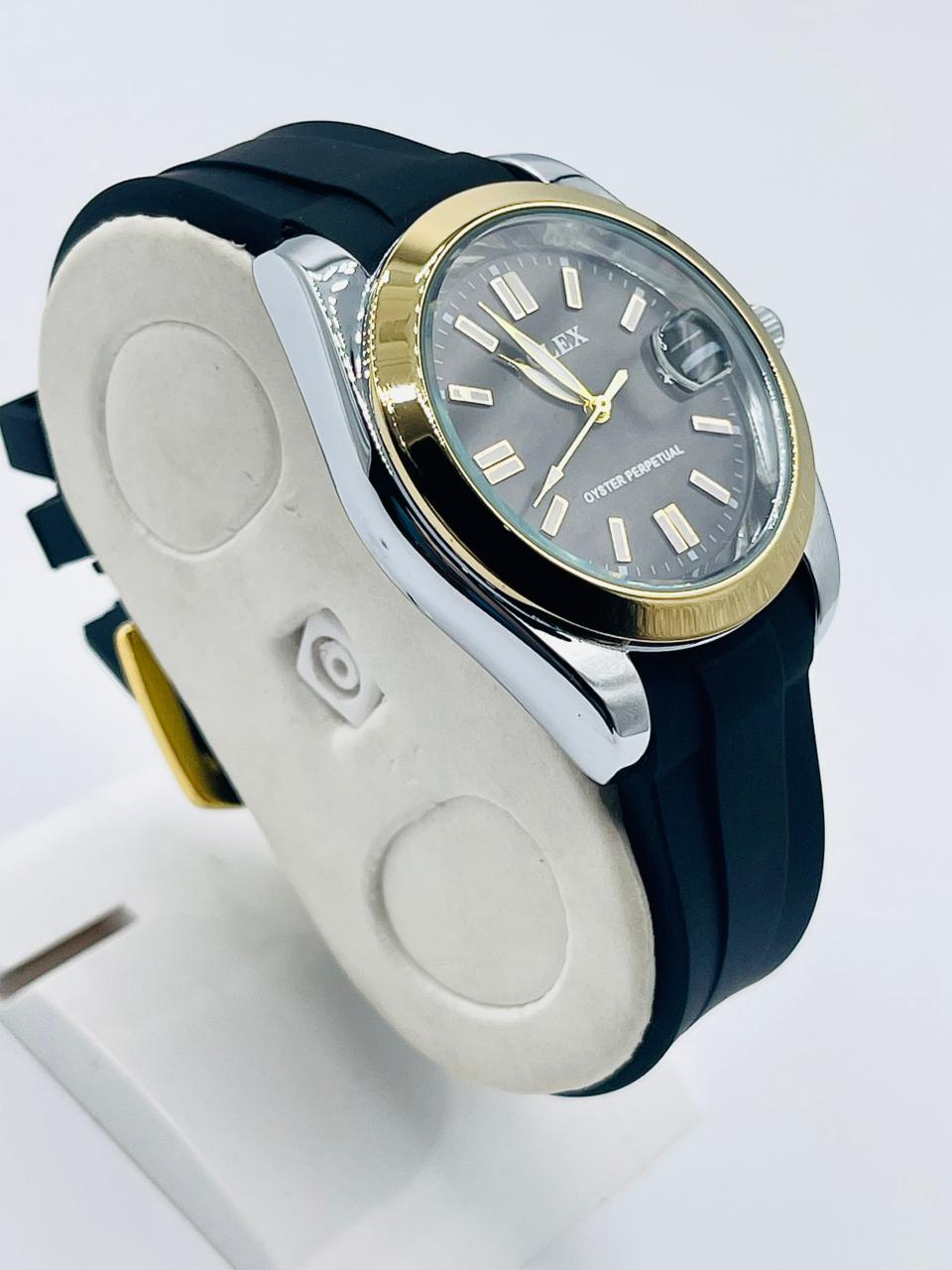 WATCH Men's Water resistant & Steel Back