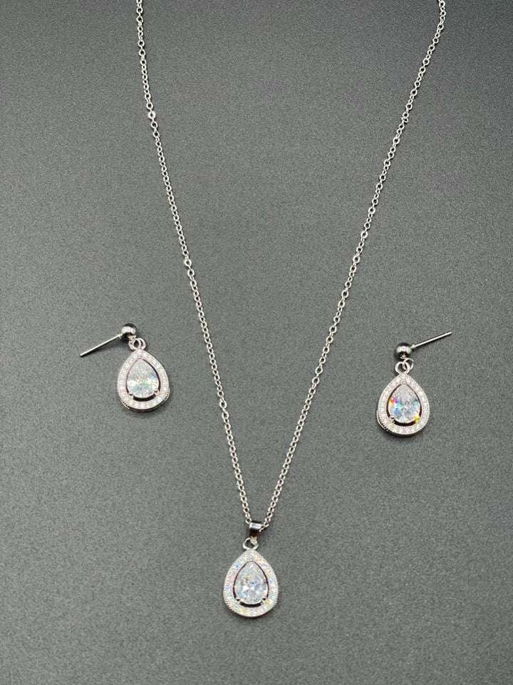 Earings  and neck chain