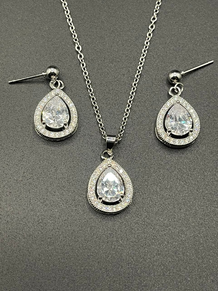 Earings  and neck chain