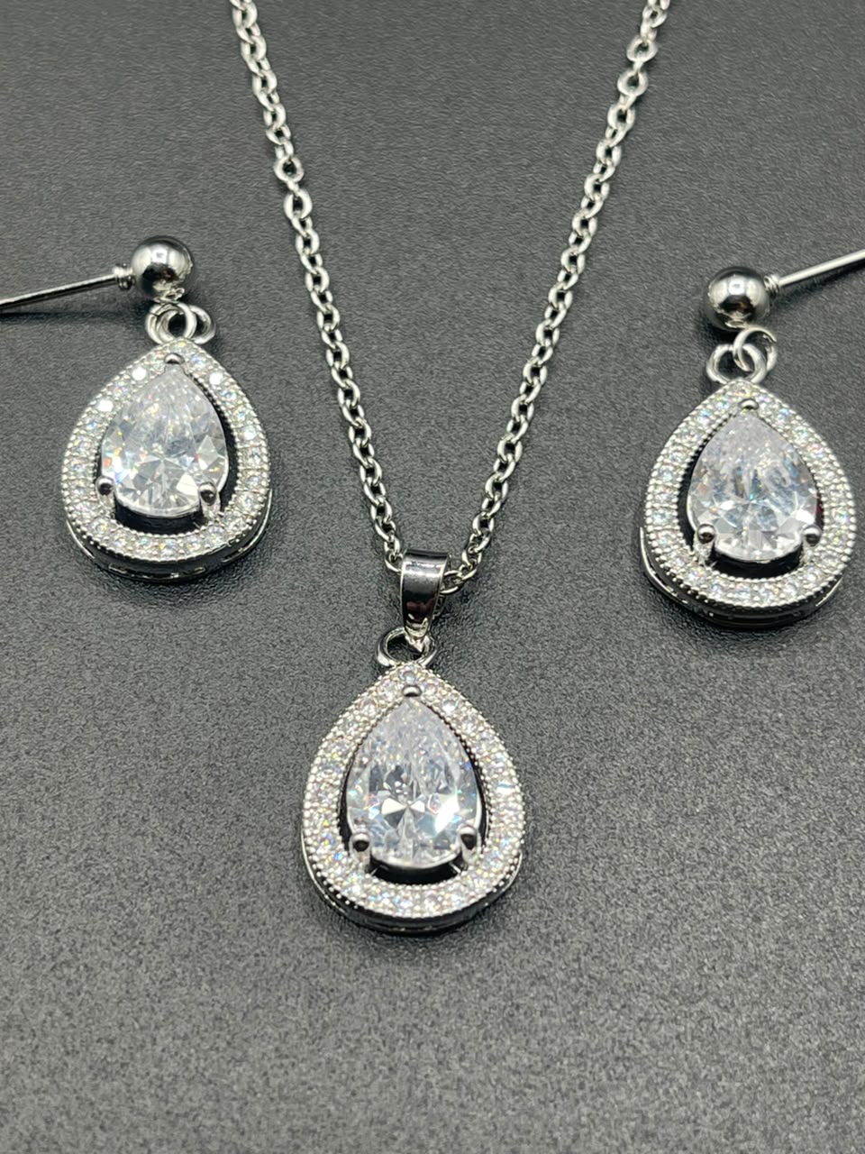 Earings  and neck chain