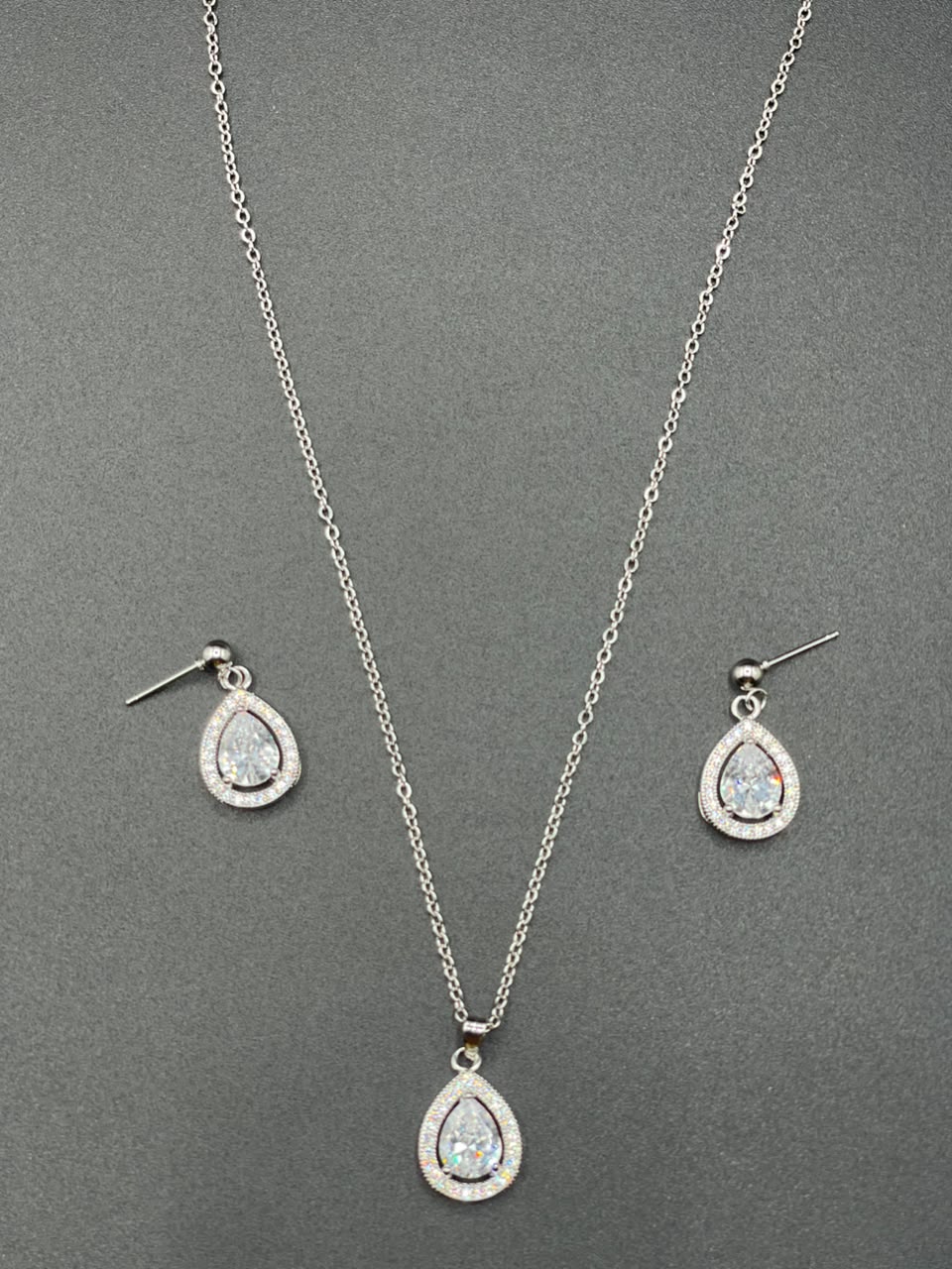 Earings  and neck chain