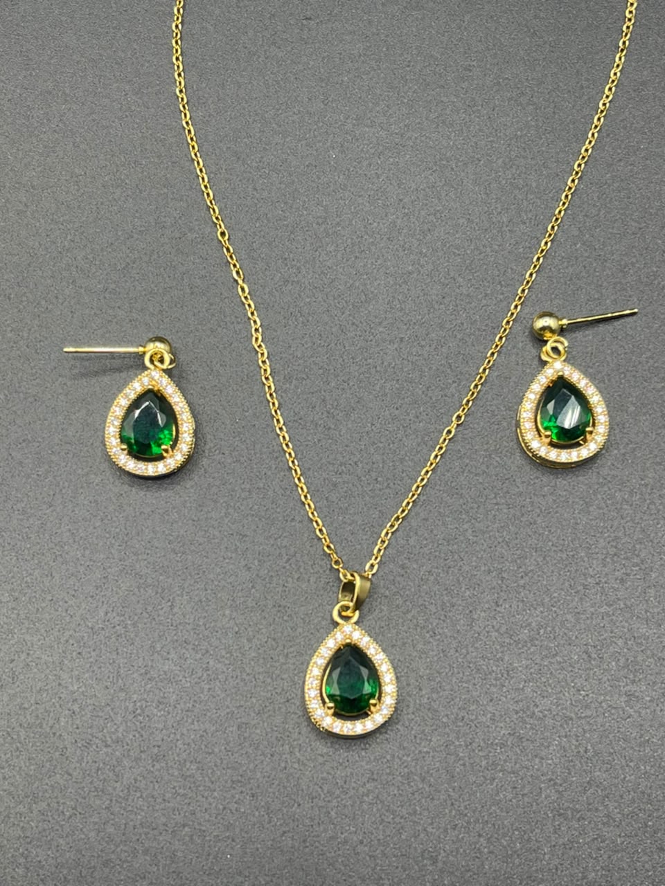 Earings  and neck chain